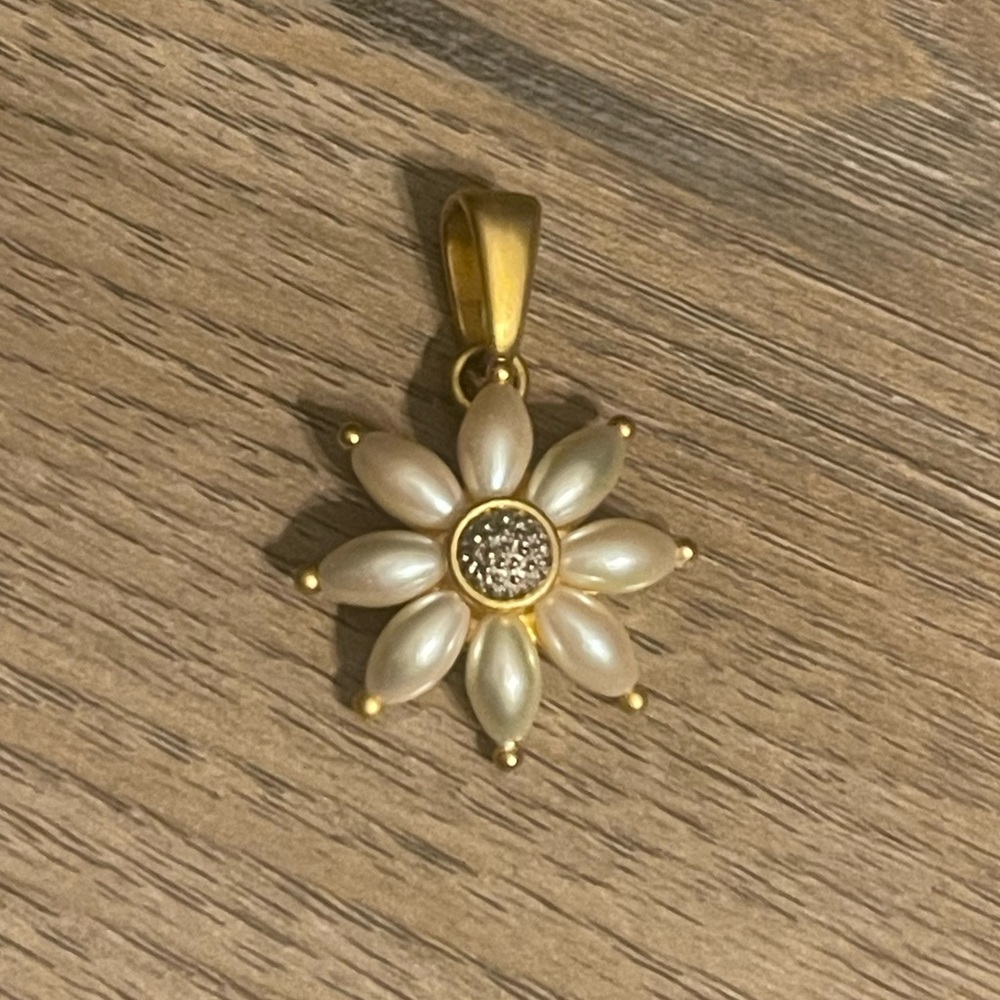 Liz Claiborne Flower pendant